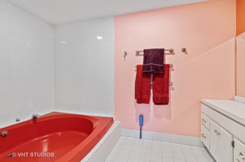 3155 Deerfield Rd, Bannockburn IL  60015-3768 exterior