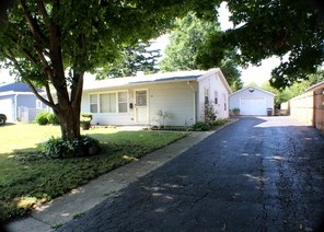 111 Saint Joseph Ave, Joliet, IL 60436-1138