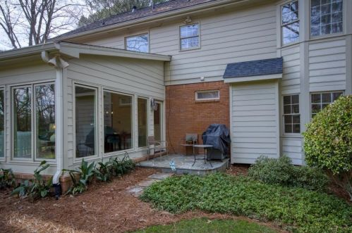 230 Cameron Rdg Dr, Atlanta GA  30328-4709 exterior