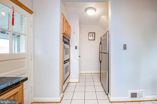 9408 Colesville Rd, Silver Spring MD 20901-4820 exterior