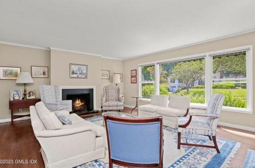 42 Mallard Dr, Greenwich CT  06830-6710 exterior