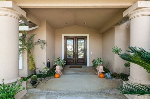 18003 Green Orchard Pl, Riverside CA  92508-8743 exterior