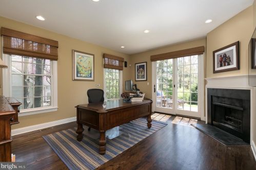 19 Derwent Dr, Princeton NJ  08540-7551 exterior