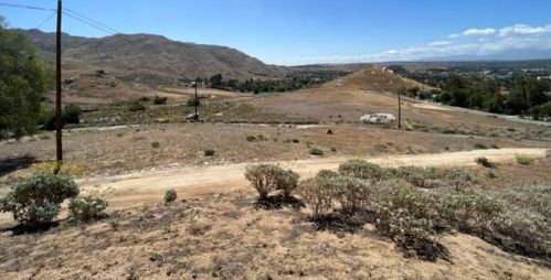 2270 Mt Vernon Ave, Riverside CA  92507-4624 exterior