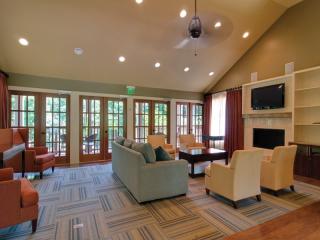 100 Pinhurst Dr, Atlanta GA  30339-3641 exterior