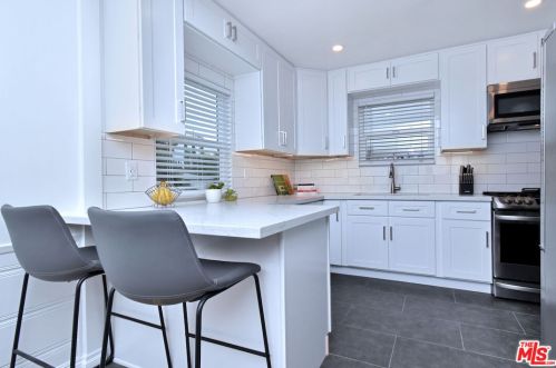 15220 Morrison St, Van Nuys CA  91403-1503 exterior