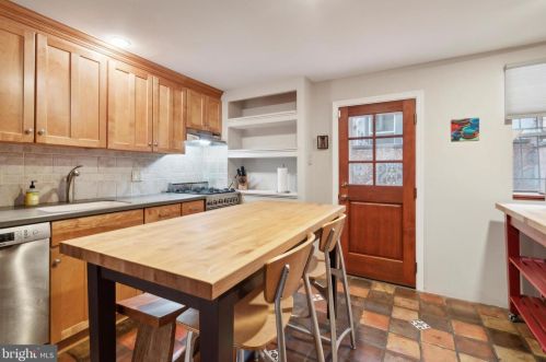 821 10th St, Philadelphia PA 19147-3726 exterior