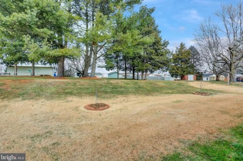 20 Lincoln Dr, Hanover PA 17331-4906 exterior