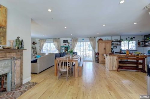 9 Arthur Ct, Closter, NJ 07624-3203