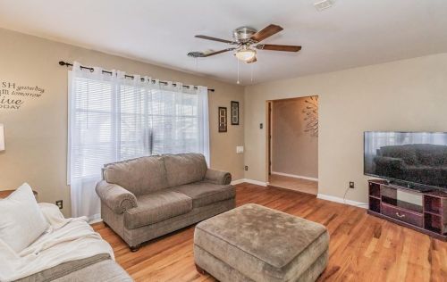 1304 Tucker St, Fort Worth TX  76104-2140 exterior