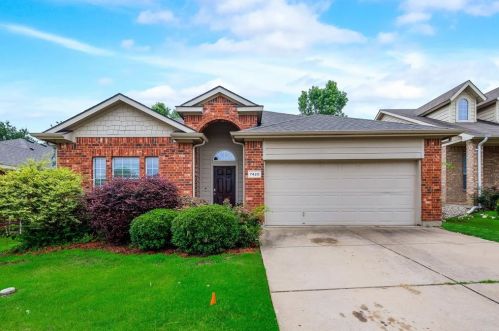 7420 Maroon Dr, Fort Worth, TX 76120-3336