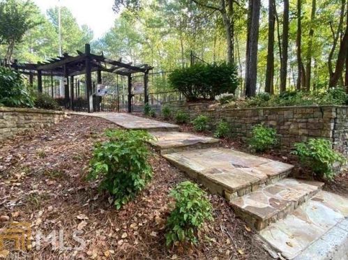 1702 Cumberland Ct, Smyrna GA  30080-8660 exterior