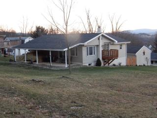 611 Flagstone Ave, Altoona, PA 16602-5772