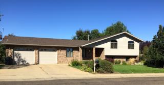 1252 High St, Dickinson, ND 58601-3622