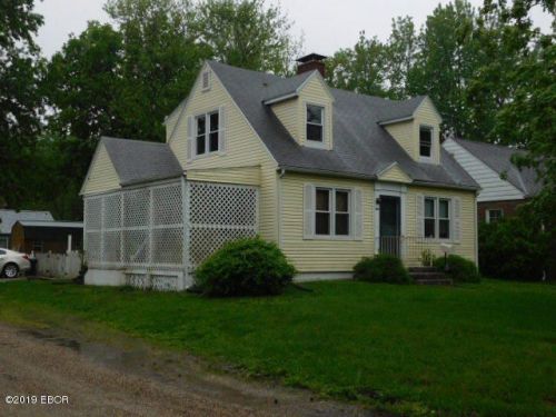 301 Indiana Ave, Salem, IL 62881-1340