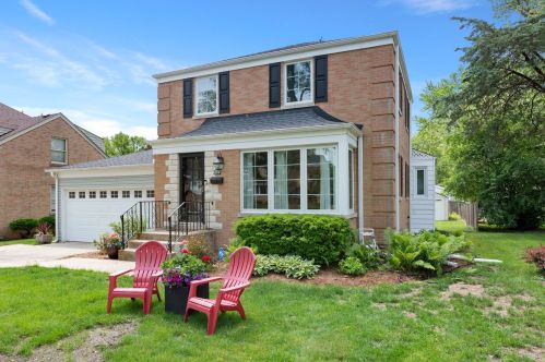104 Iroquois Dr, Willowbrook IL  60514-1124 exterior