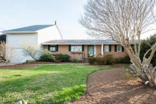 35 Adriatic Dr, Hampton, VA 23664-1901