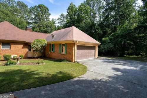 3165 Spring Lake Dr, Conyers GA 30013-5411 exterior