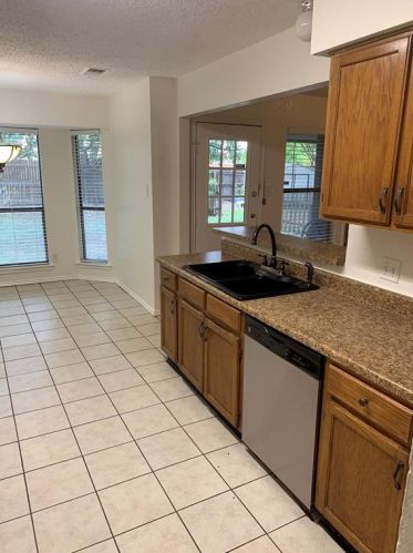 2604 Rdg Rd, Fort Worth TX  76133-7722 exterior