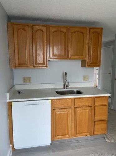 71 Tremper Dr, Wallingford, CT 06492-4823