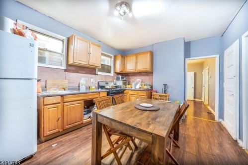 805 Stuyvesant Ave, Irvington, NJ 07111-4816