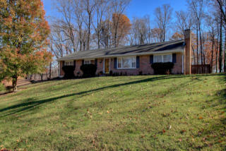 1006 Chestnut Mountain Dr, Vinton, VA 24179-1718