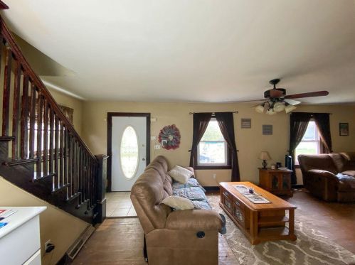 1325 Valley View Dr, Springfield, OH 45503-3316