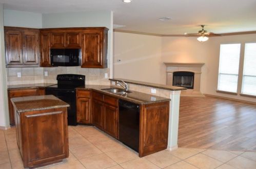 3313 Stonecrop Trl, Argyle TX  76226-2495 exterior