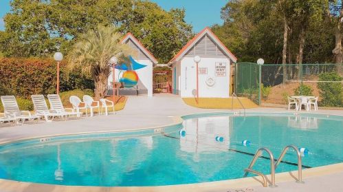 6 Ocean Park Ct, Isle Of Palms SC  29451-2244 exterior