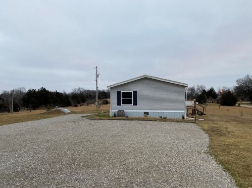 23956 Nature Rd, Lebanon, MO 65536-8174