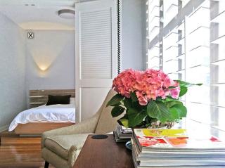 11767 Sunset Blvd, Los Angeles CA  90049-2990 exterior