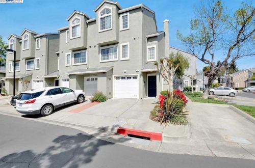 61 Trestle Dr, Hayward, CA 94544-1388
