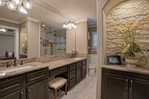 2021 Willowwisp, Taylor Lake Village TX  77586-3312 exterior