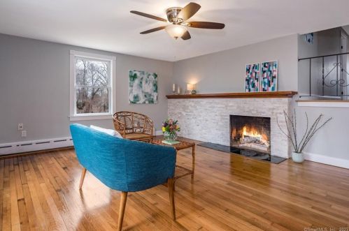 15 Old Black Point Rd, Niantic CT  06357-2813 exterior
