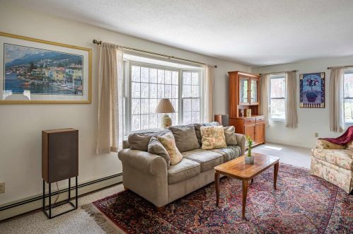 7 Brays Ln, Amherst, NH 03031-3067
