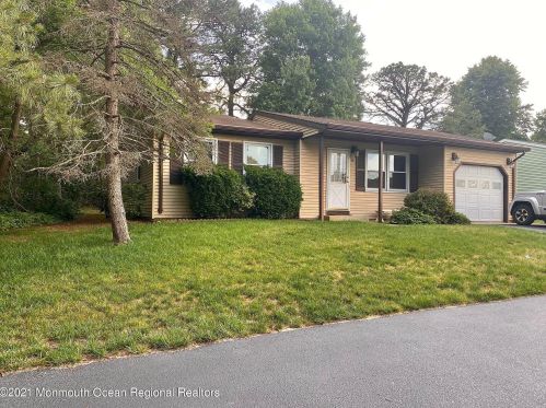 48 Keene St, Lakehurst, NJ 08759-2338