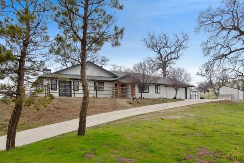 29801 Poso Ct, Tehachapi, CA 93561-5477
