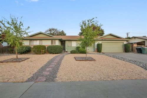 2504 Woodland St, Visalia, CA 93277-6143