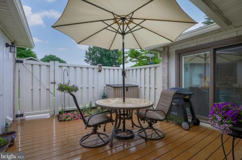 185 Valleybrook Dr, Lancaster PA  17601-4620 exterior