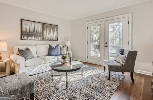 8 Ivy Ridge Dr, Atlanta GA  30342 exterior
