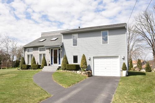 12 Robert Cir, Providence, RI 02905-1022