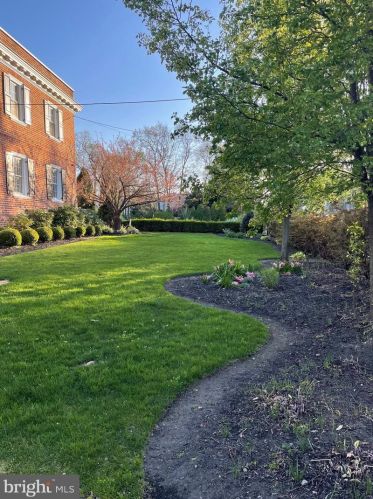 134 Kings Hwy, Tavistock NJ  08033-2093 exterior