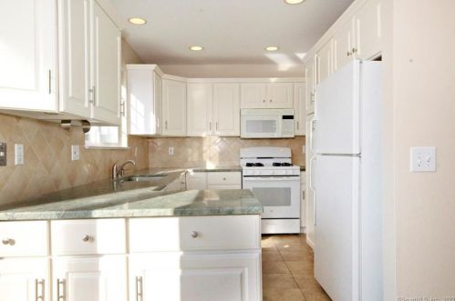 41 Summitt Ave, Norwalk, CT 06854-2035