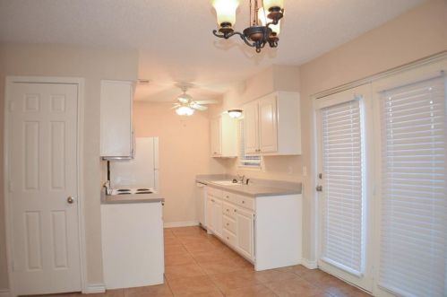 916 Cedar Ter, Cedar Hill TX  75104-4790 exterior