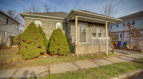 64 Fiat Ave, Iselin, NJ 08830-1439
