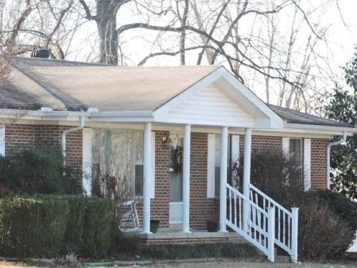 1206 Sullivan Dr, Lafayette, TN 37083-2602