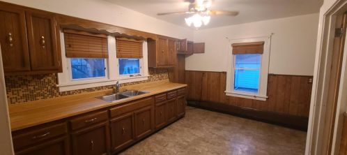 262 Fernwood St, Hammond, IN 46324-1445