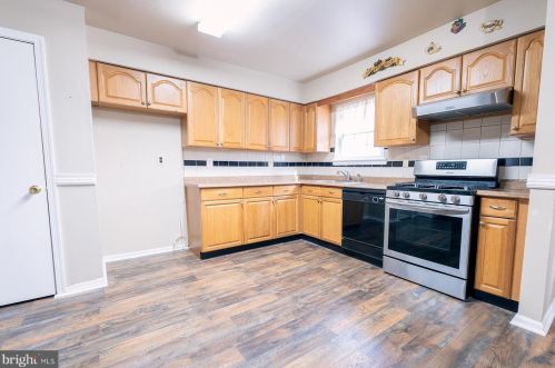 38 Catbird Ct, Trenton NJ 08648-2045 exterior