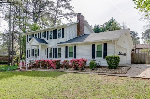 4792 Kenneth Dr, Lilburn, GA 30047-5277