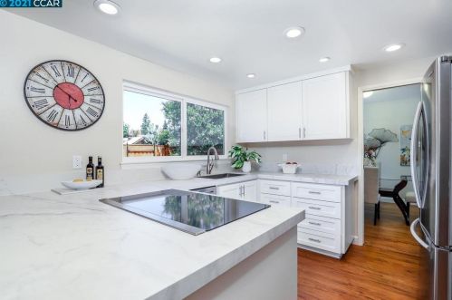 3719 Parkmall Ct, Concord CA  94519-1421 exterior